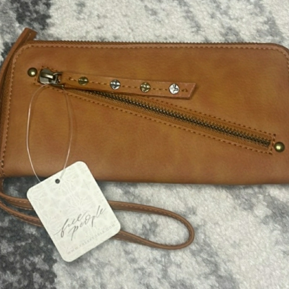 NWT 'Free People' Vegan Leather Wallet. Gorgeous